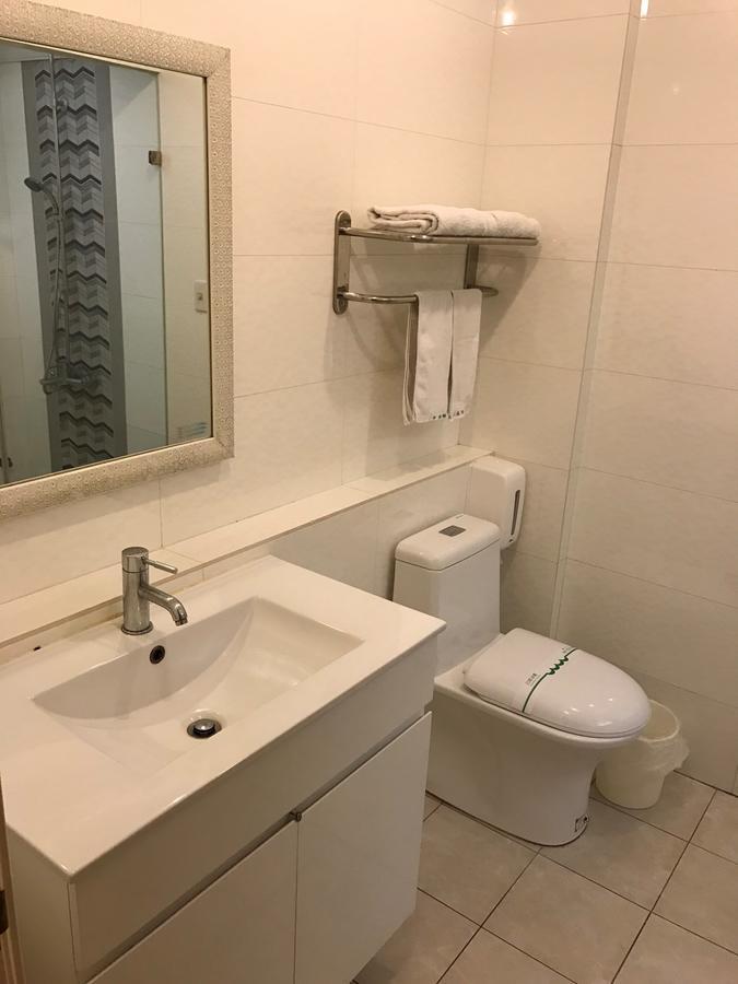 Xin Yuan Motel Taichung Buitenkant foto