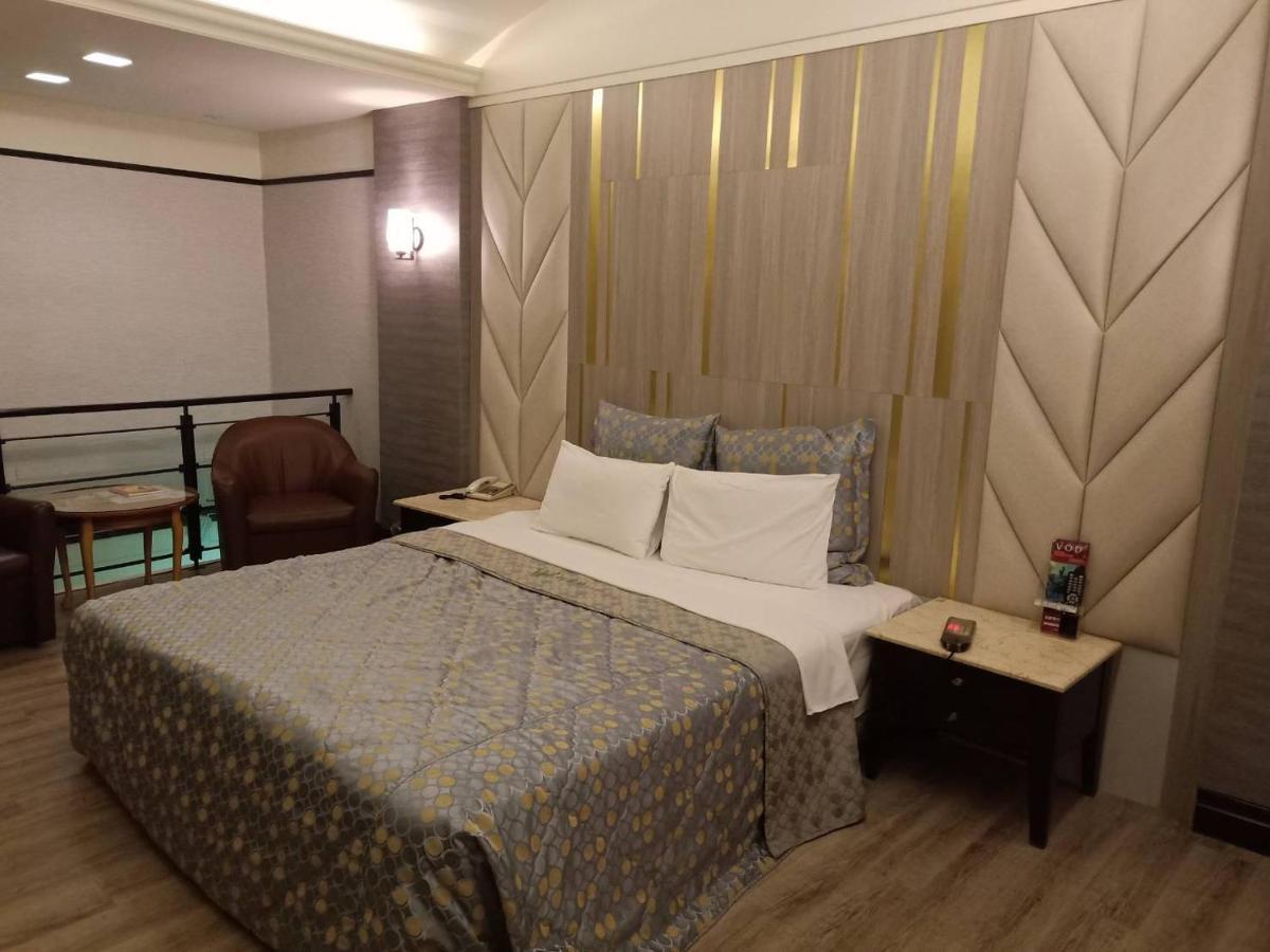 Xin Yuan Motel Taichung Buitenkant foto
