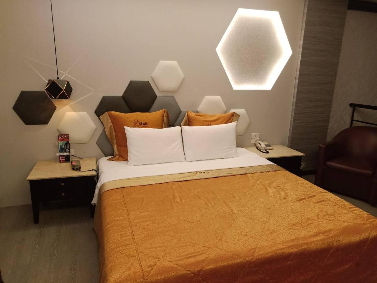 Xin Yuan Motel Taichung Buitenkant foto