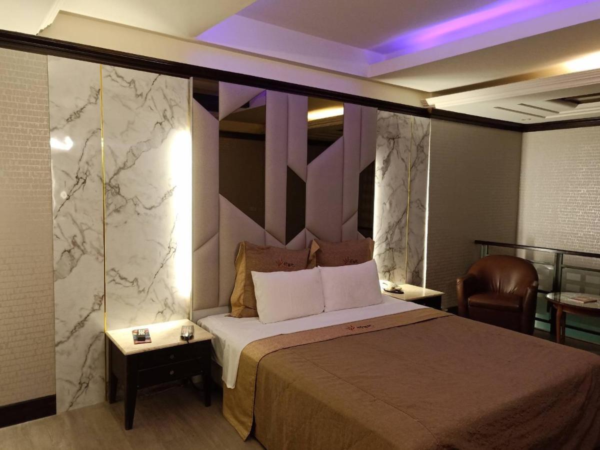 Xin Yuan Motel Taichung Buitenkant foto