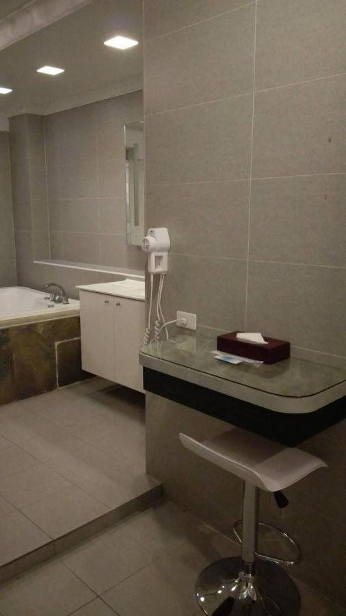 Xin Yuan Motel Taichung Buitenkant foto
