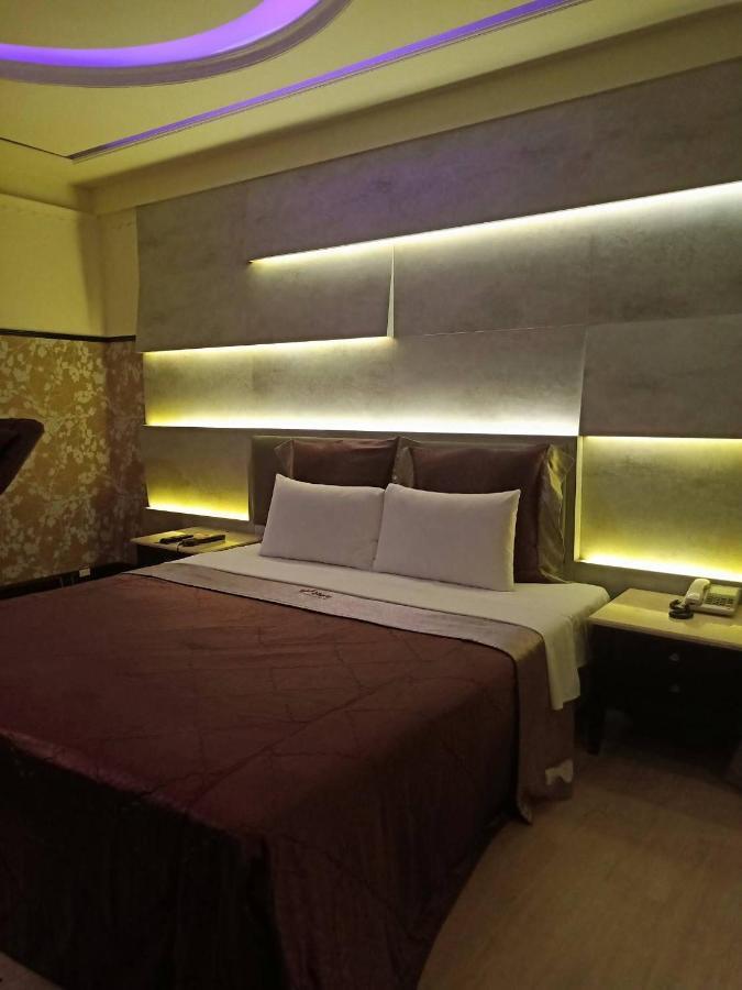 Xin Yuan Motel Taichung Buitenkant foto