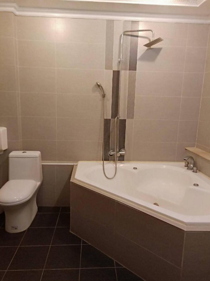 Xin Yuan Motel Taichung Buitenkant foto